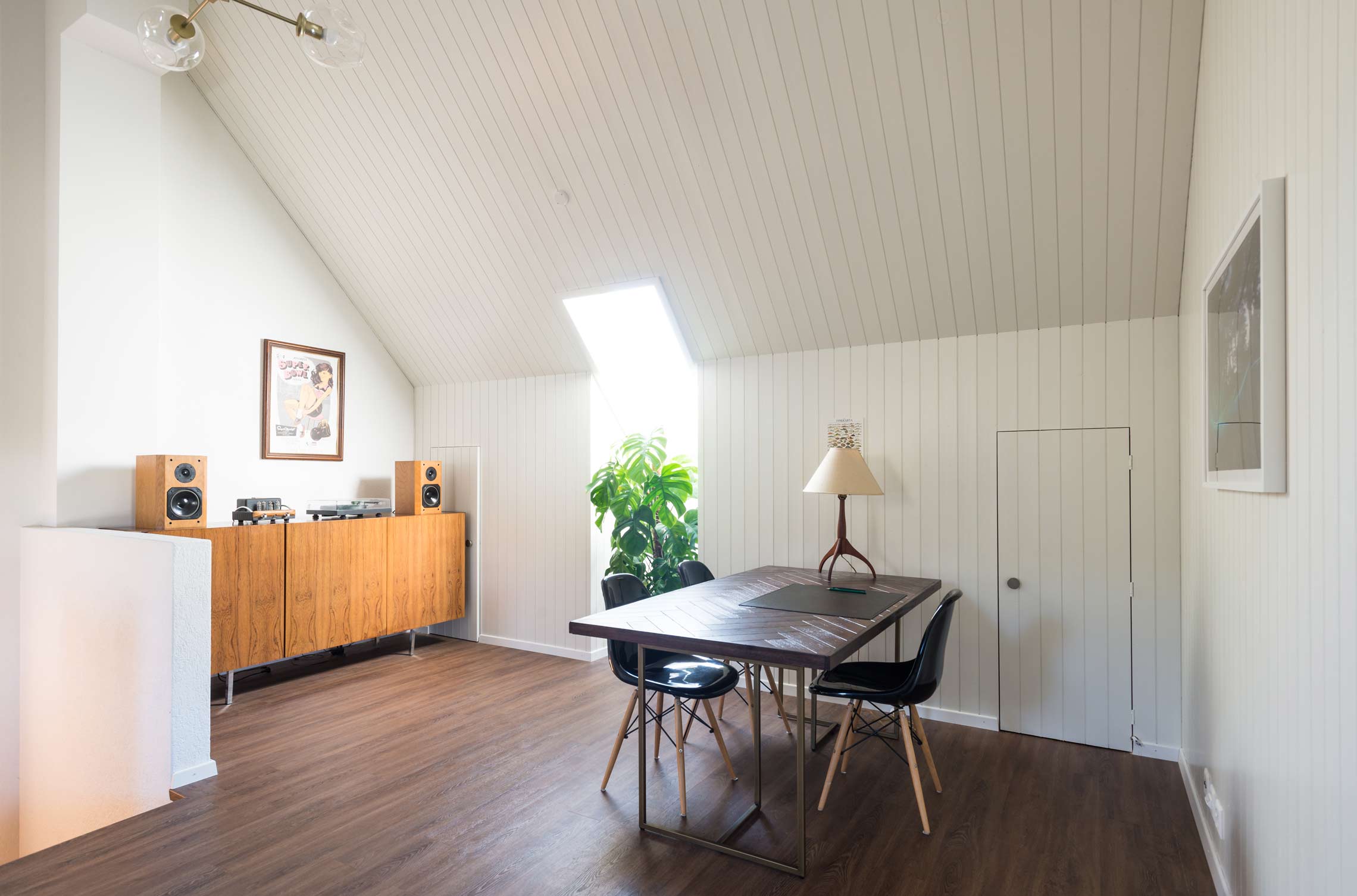 08_01_rooftop_office_lounge